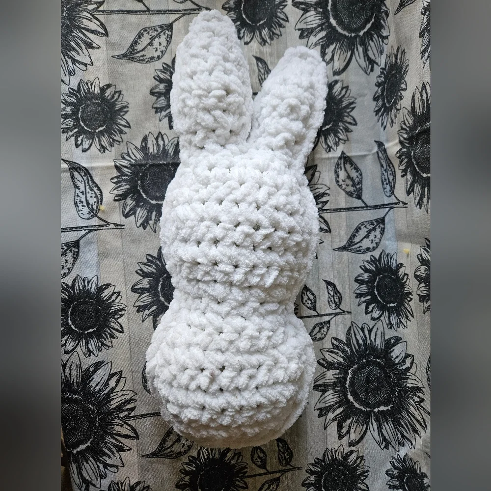 Crochet Large White Peep Decor